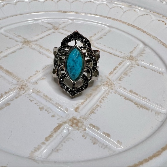 Vintage Style Turquoise Statement Ring Size 8 Marquise Stone with Black Accents - Picture 2 of 5
